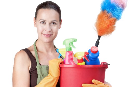 Muswell Hill carpet cleaner providing a clear quote for a domestic room